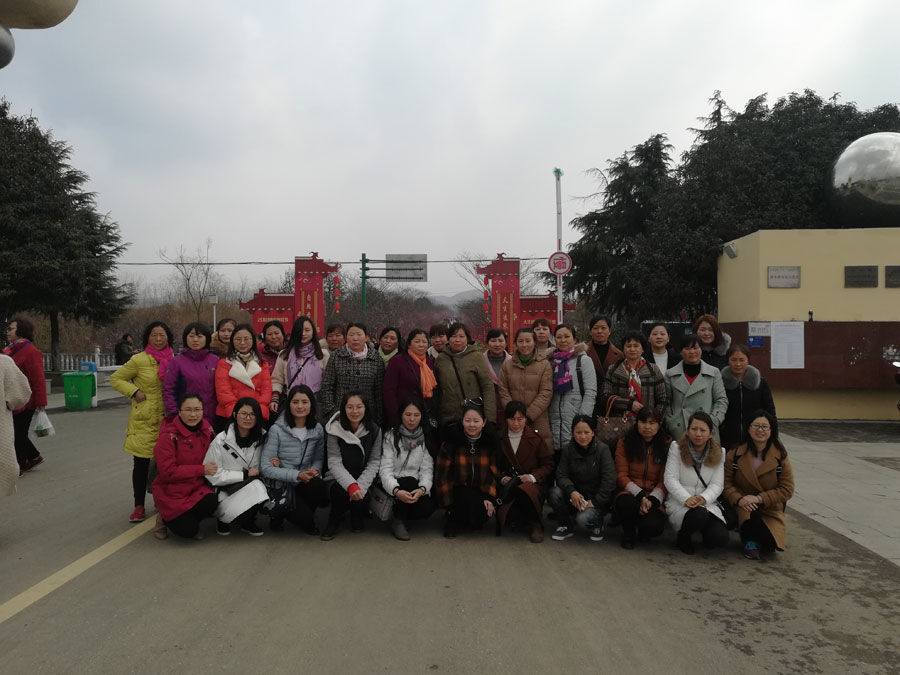 星空体育·(StarSky Sports)官方网站工会开展庆“三八”踏春赏梅活动