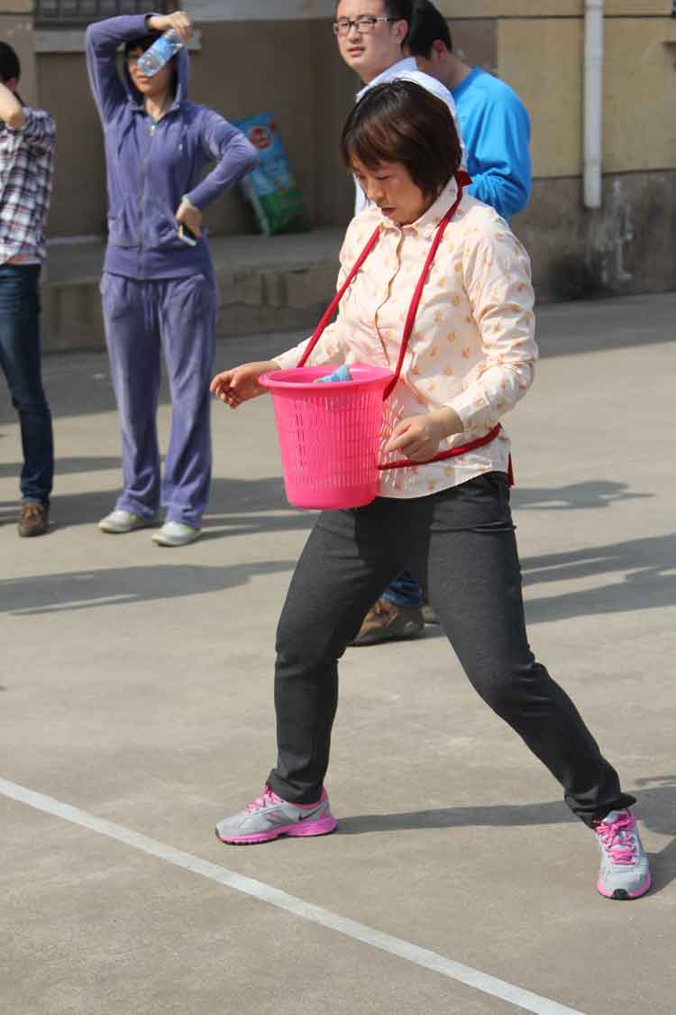 星空体育·(StarSky Sports)官方网站员工积极参加院趣味运动会