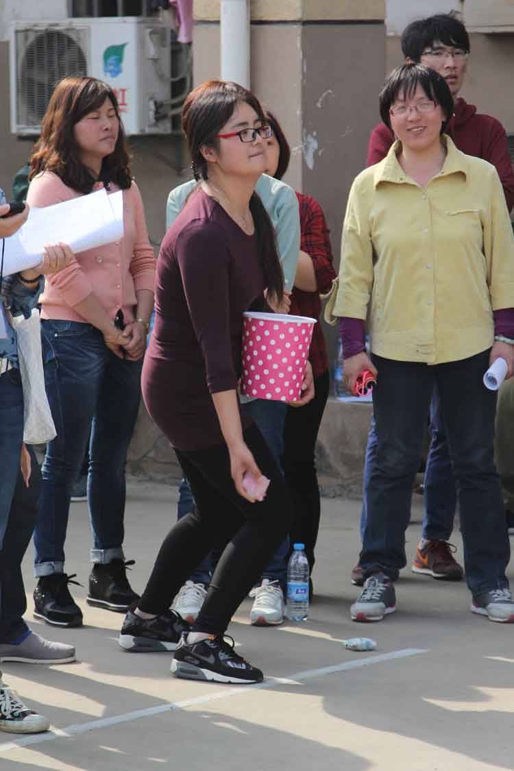 星空体育·(StarSky Sports)官方网站员工积极参加院趣味运动会