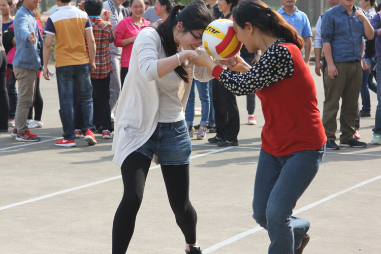 星空体育·(StarSky Sports)官方网站员工积极参加院趣味运动会