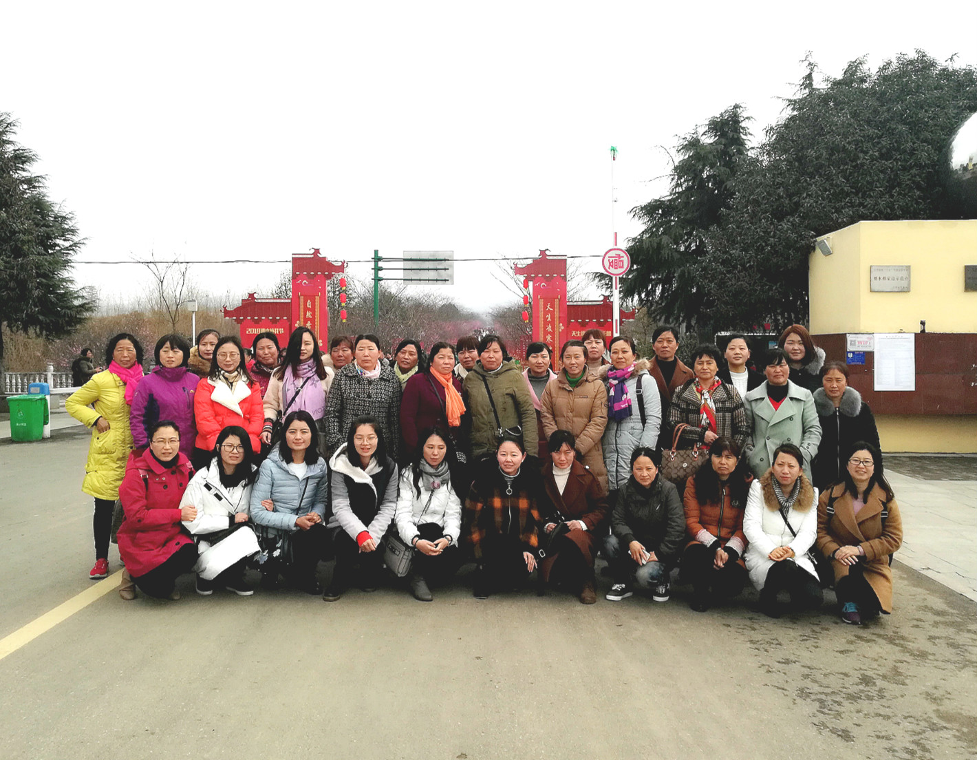 星空体育·(StarSky Sports)官方网站工会开展庆“三八”踏春赏梅活动